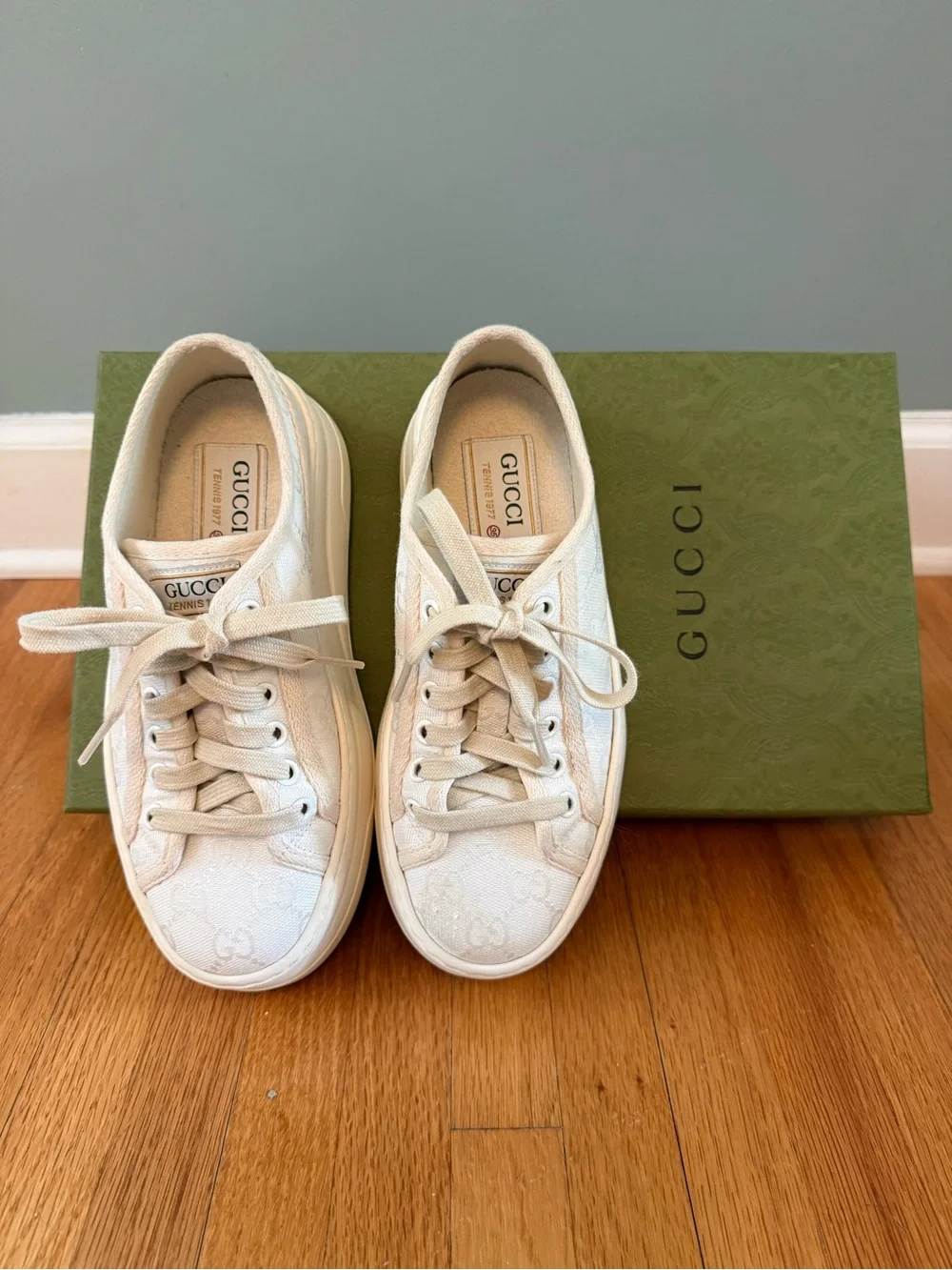 Gucci Cream Lace-Up Low-Top Sneakers